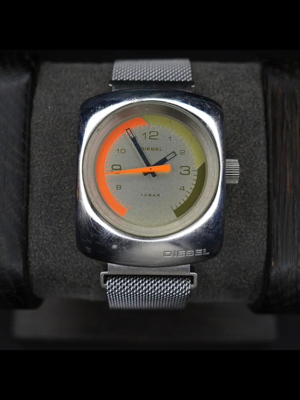 Vintage Diesel DZ-2022 Men's Quartz Watch Silver Mesh Band Orange Green Dial 10